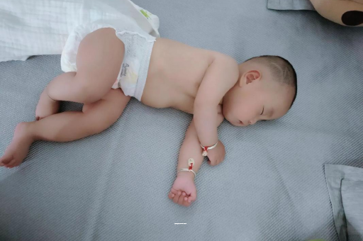 济南孕妇肚子一跳一跳